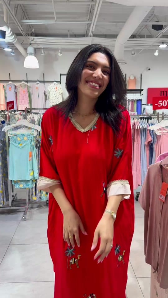 Post 8 by Mini Moon on TikTok (video)
