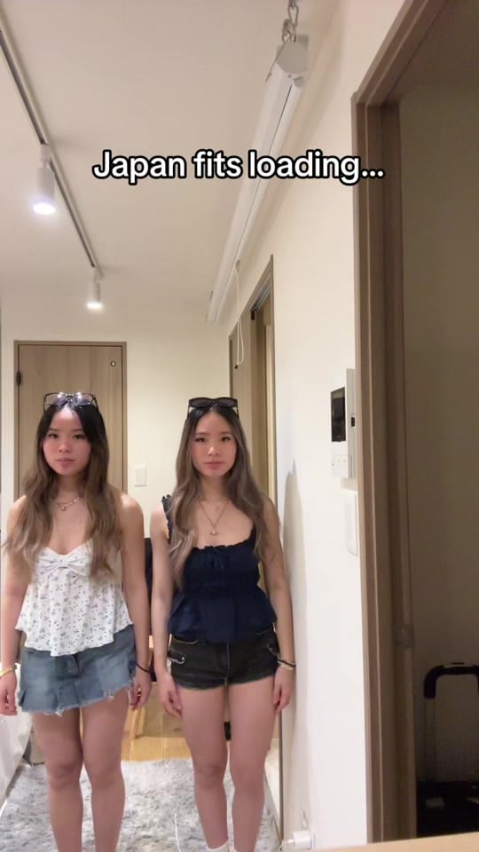 Post 5 by Kaitlyn and Kristin on TikTok (video)