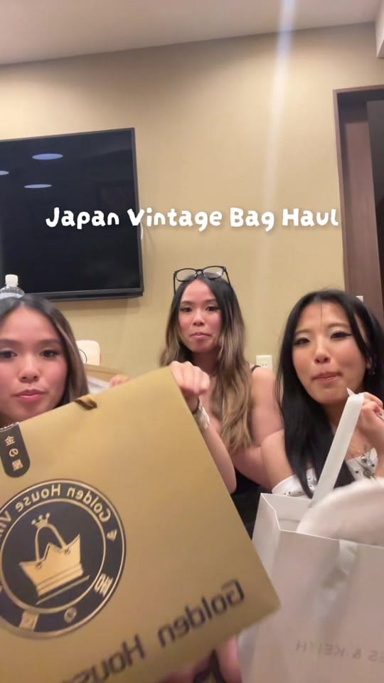 Post 4 by Kaitlyn and Kristin on TikTok (video)