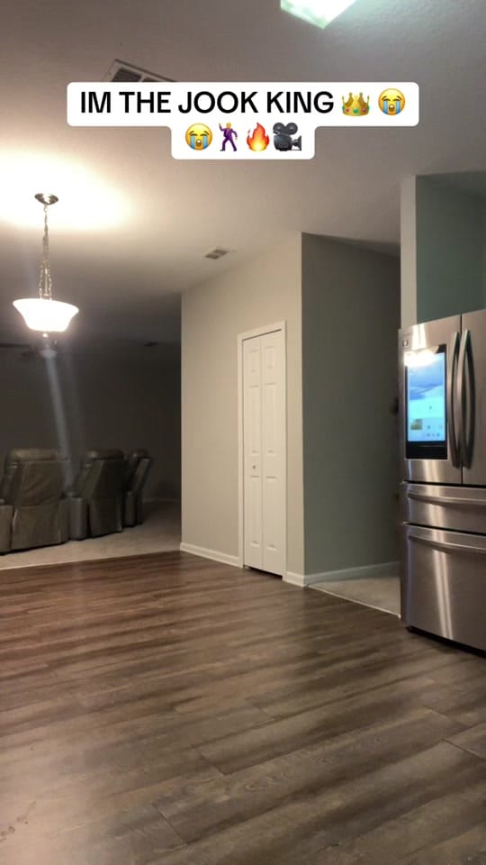 Post 2 by Zoee_poppyy on TikTok (video)