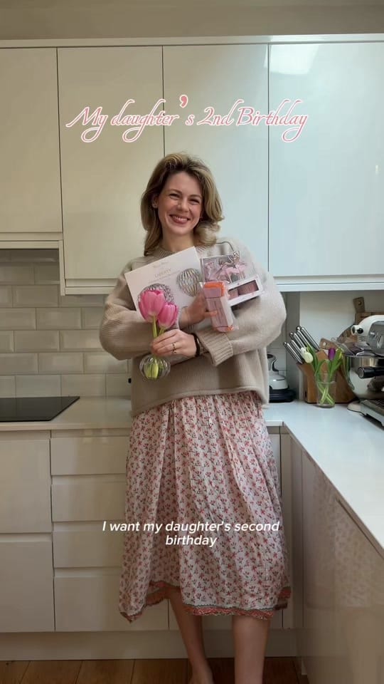 Post 8 by Saff Michaelis on TikTok (video)