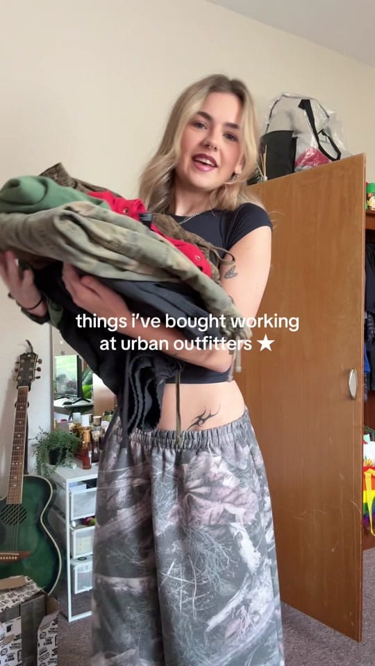 Post 9 by Hev on TikTok (video)