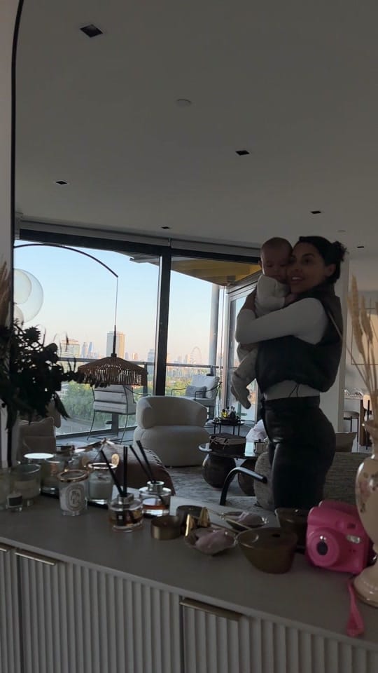 Post 1 by Loli Mello on TikTok (video)
