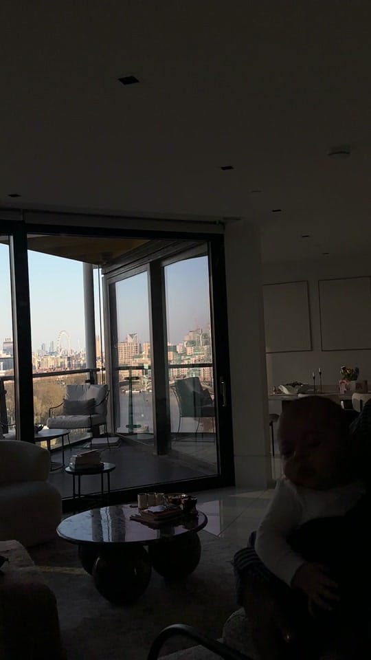 Post 6 by Loli Mello on TikTok (video)