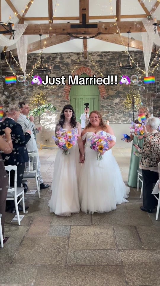 Post 8 by HoneyAndTheMoonPhoto🏳️‍🌈🇮🇪 on TikTok (video)