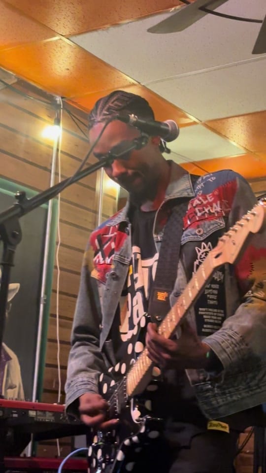 Post 1 by livemusicchicago on TikTok (video)