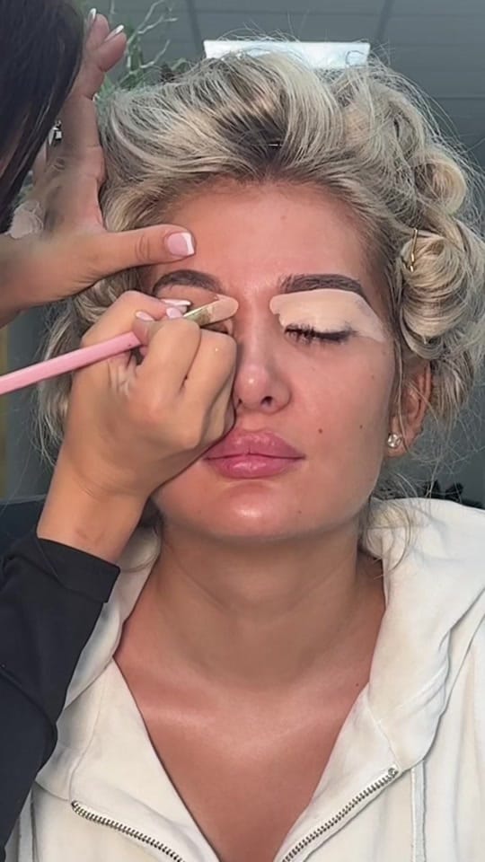 Post 10 by Robyn Martin MUA on TikTok (video)