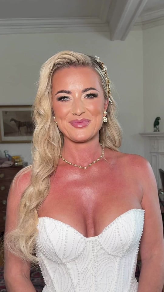 Post 7 by Robyn Martin MUA on TikTok (video)