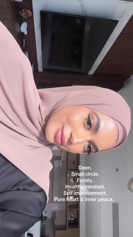 Post 1 by Fariha S on TikTok (video)
