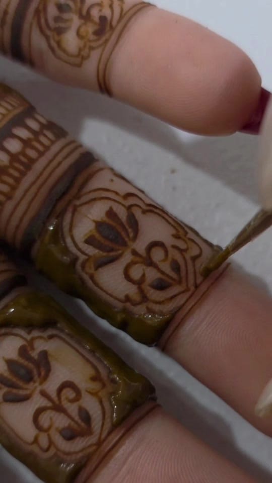 Post 3 by Jay | Henna Artist on TikTok (video)
