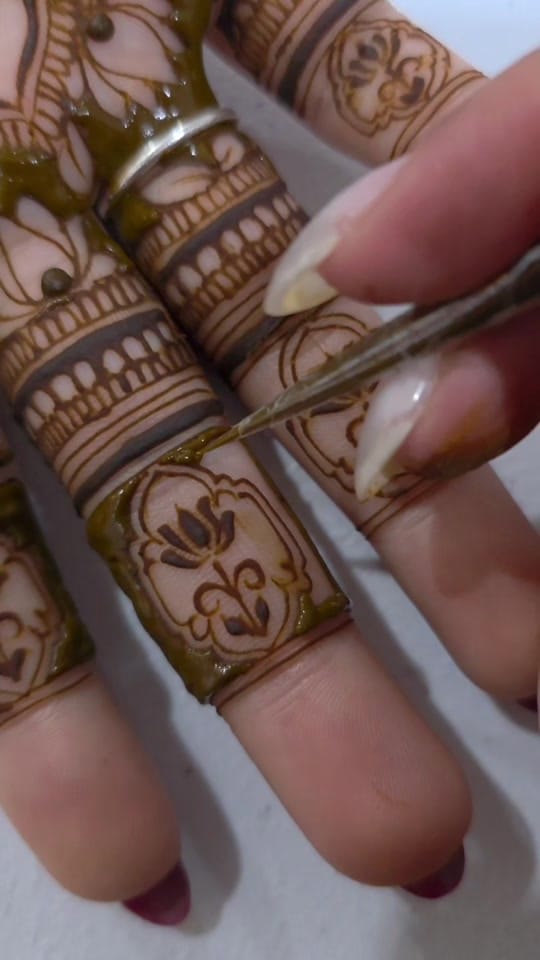 Post 2 by Jay | Henna Artist on TikTok (video)