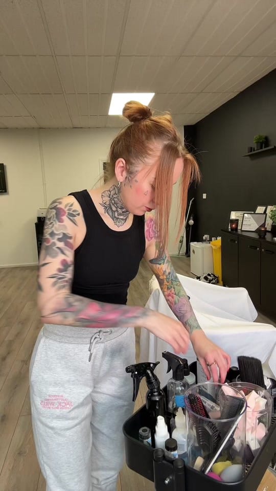 Post 1 by claire_thebarber on TikTok (video)