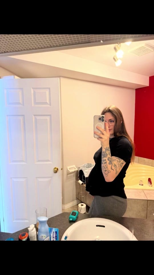 Post 1 by Kimi on TikTok (video)