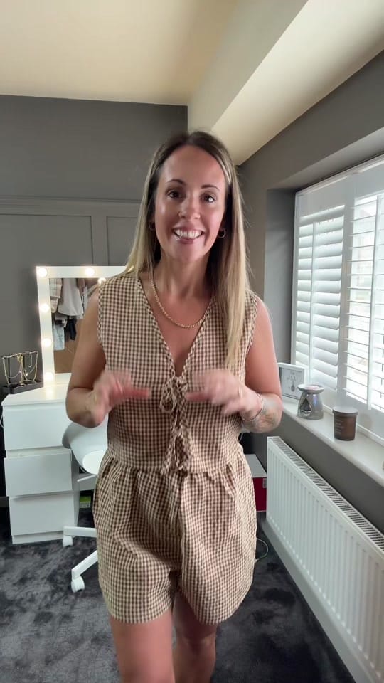 Post 5 by Nicola Batty on TikTok (video)