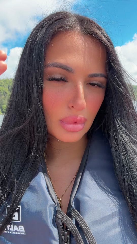 Post 4 by ELLIE JONES🎀💐💕 on TikTok (video)