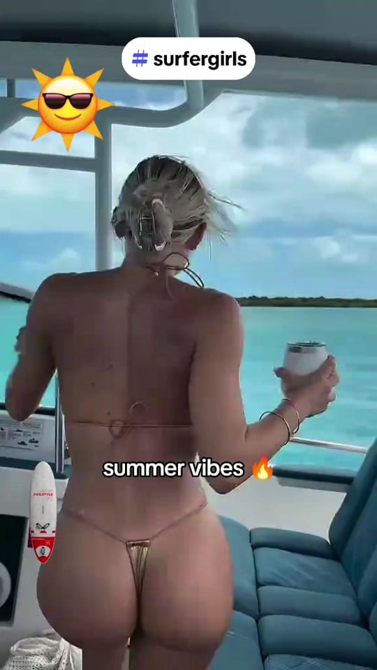 Post 7 by surfer2828 - graphic designer on TikTok (video)
