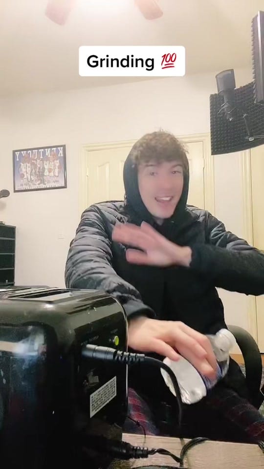 Post 8 by Currli Music on TikTok (video)