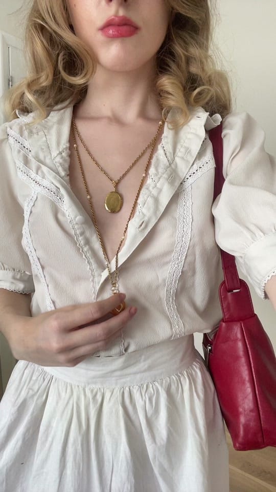 Post 1 by Emilia on TikTok (video)