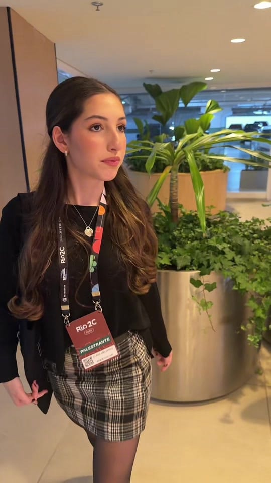 Post 2 by Ingrid Guimaraes on TikTok (video)