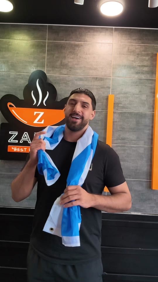 Post 1 by Zains Curry House on TikTok (video)
