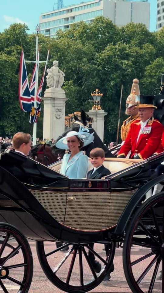 Post 4 by Experiencing London on TikTok (video)