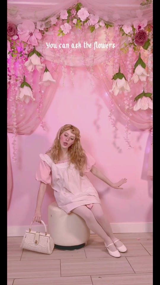 Post 1 by Samantha Golden on TikTok (video)