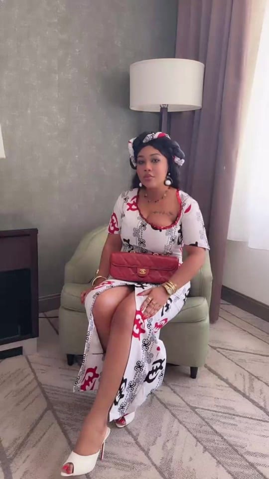Post 2 by Liny on TikTok (video)