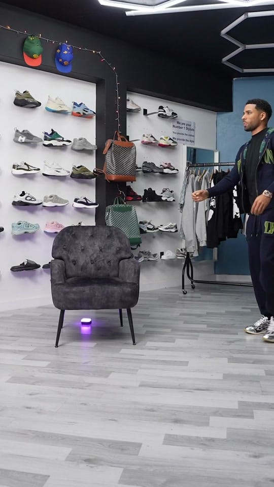Post 8 by flyhighldn on TikTok (video)