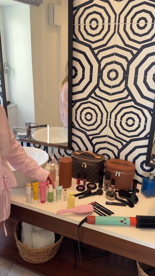 Post 6 by Corinne on TikTok (video)