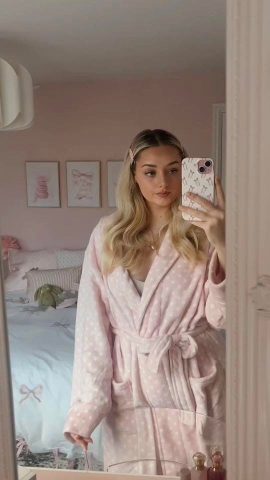 Post 8 by armani 🎀 on TikTok (video)