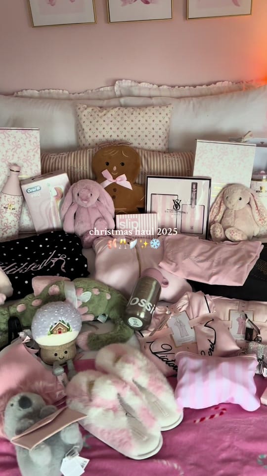 Post 9 by armani 🎀 on TikTok (video)