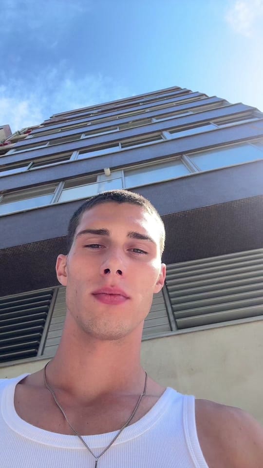 Post 10 by FusTwins on TikTok (video)