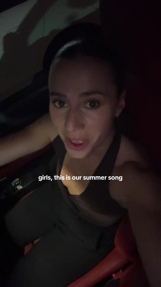 Post 6 by Chloé Courtemanche on TikTok (video)