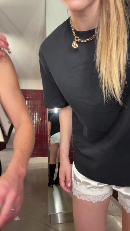 Post 7 by Chloé Courtemanche on TikTok (video)