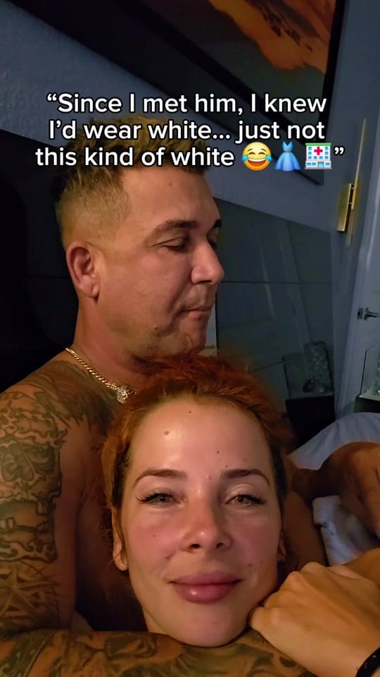 Post 2 by Robe y Mily | Couple Comedy on TikTok (video)