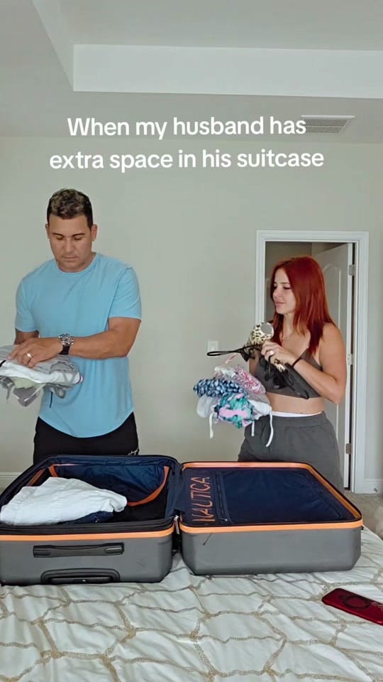 Post 4 by Robe y Mily | Couple Comedy on TikTok (video)