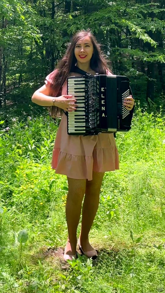 Post 8 by Elena Stenkina on TikTok (video)