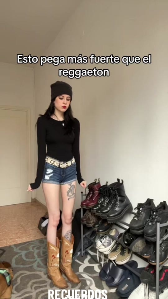 Post 2 by Helltles on TikTok (video)