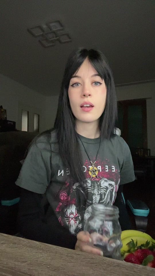 Post 8 by Helltles on TikTok (video)