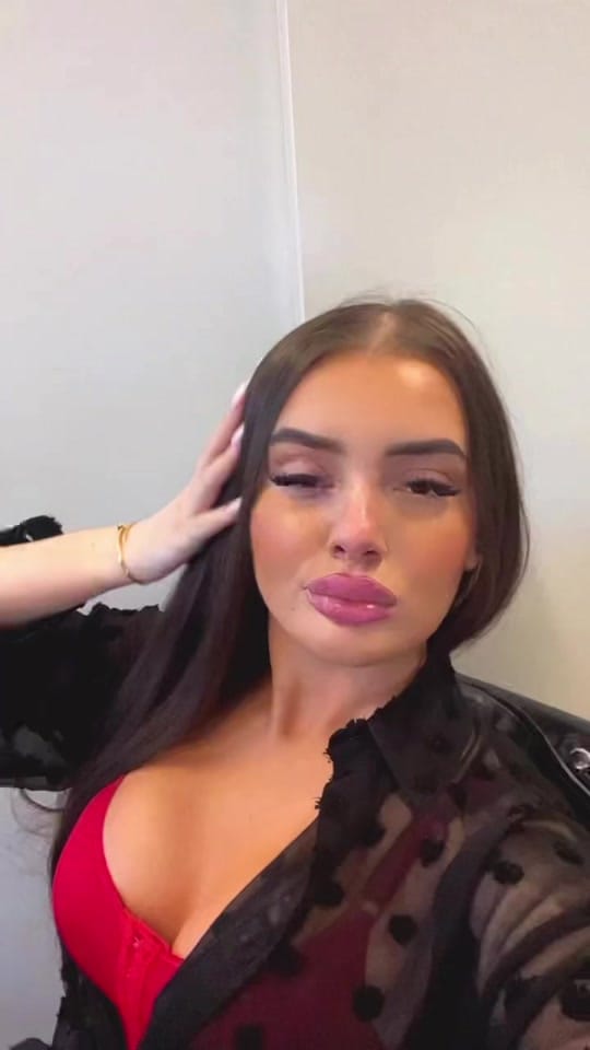Post 5 by itscatalinaa on TikTok (video)