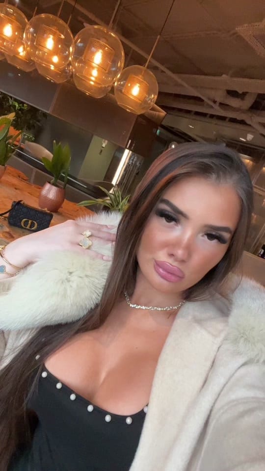 Post 4 by itscatalinaa on TikTok (video)