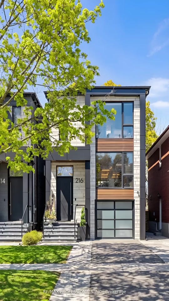 Post 4 by Toronto Home for sale 🇨🇦 on TikTok (video)