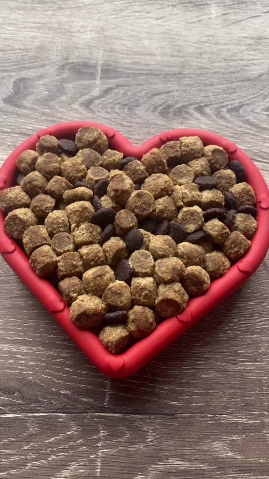 Post 2 by London Sofia the Golden on TikTok (video)