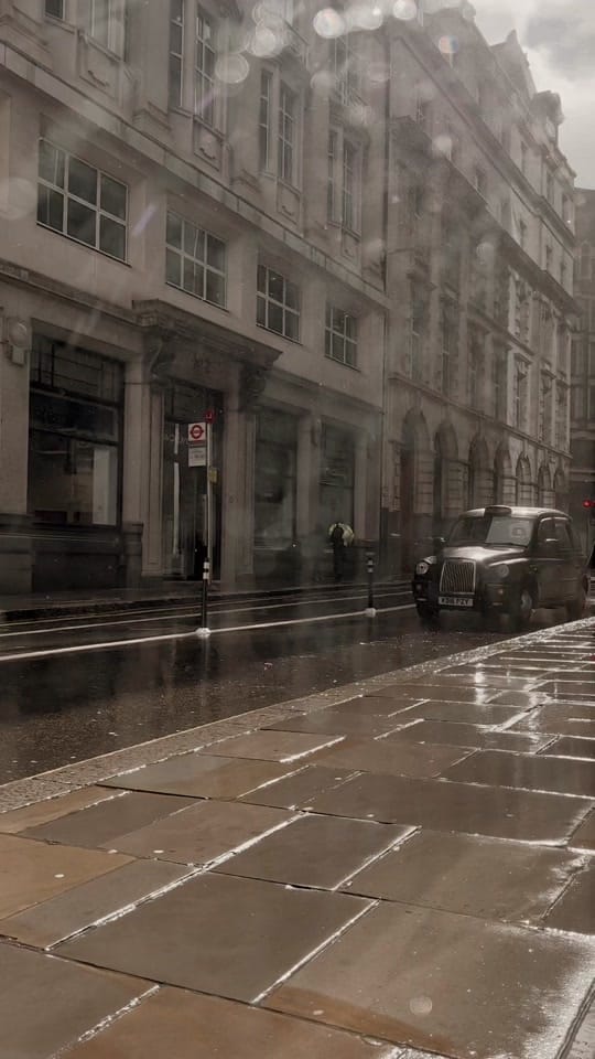 Post 2 by Denis (Photographer in London) on TikTok (video)