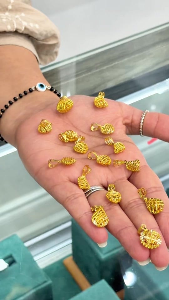 Post 7 by Rishabh Jewellers on TikTok (video)
