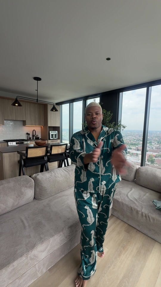 Post 1 by Drake on TikTok (video)