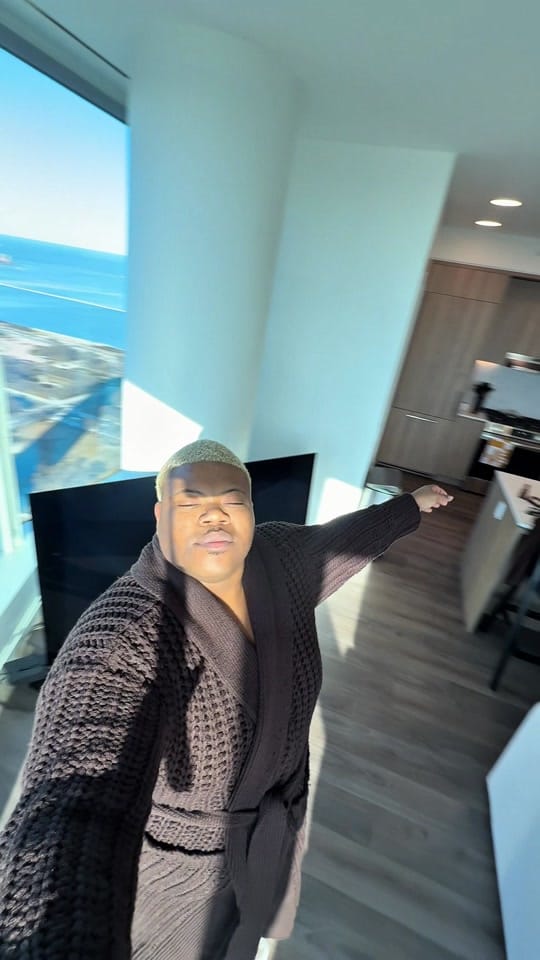 Post 10 by Drake on TikTok (video)