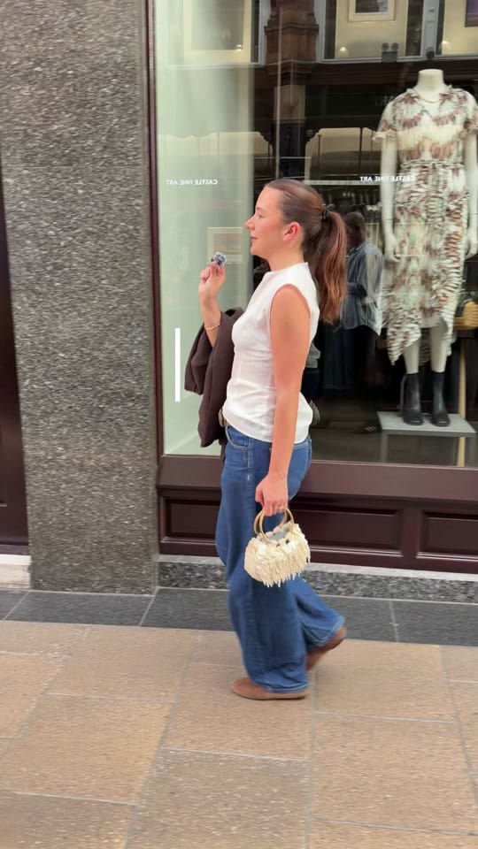 Post 6 by Lola Frances on TikTok (video)