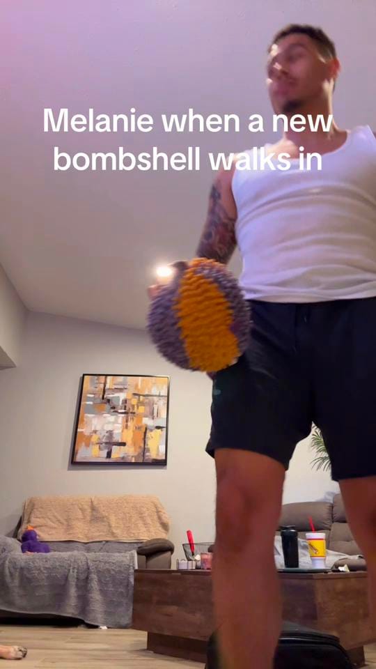 Post 4 by 🦦 on TikTok (video)
