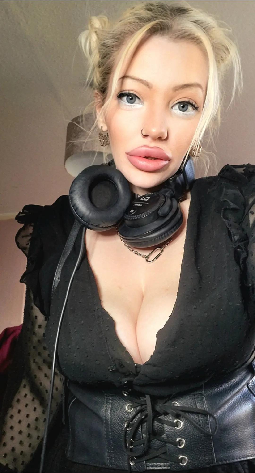 Post 6 by TechnøSlut🖤❤️ on TikTok (video)